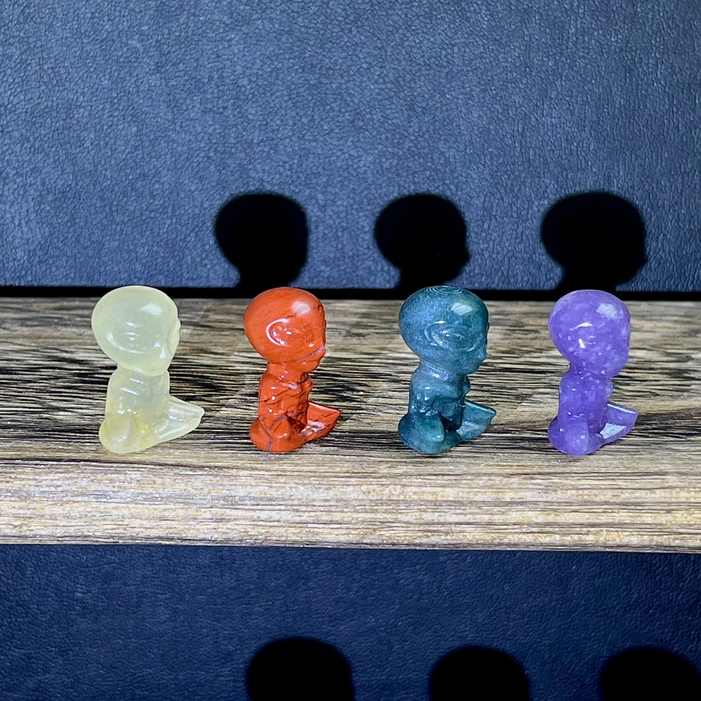 Mini colorful material carvings-Alien