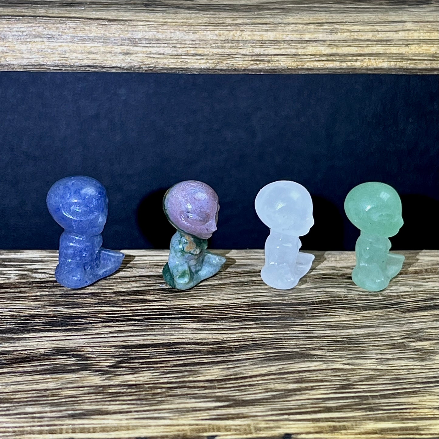 Mini colorful material carvings-Alien