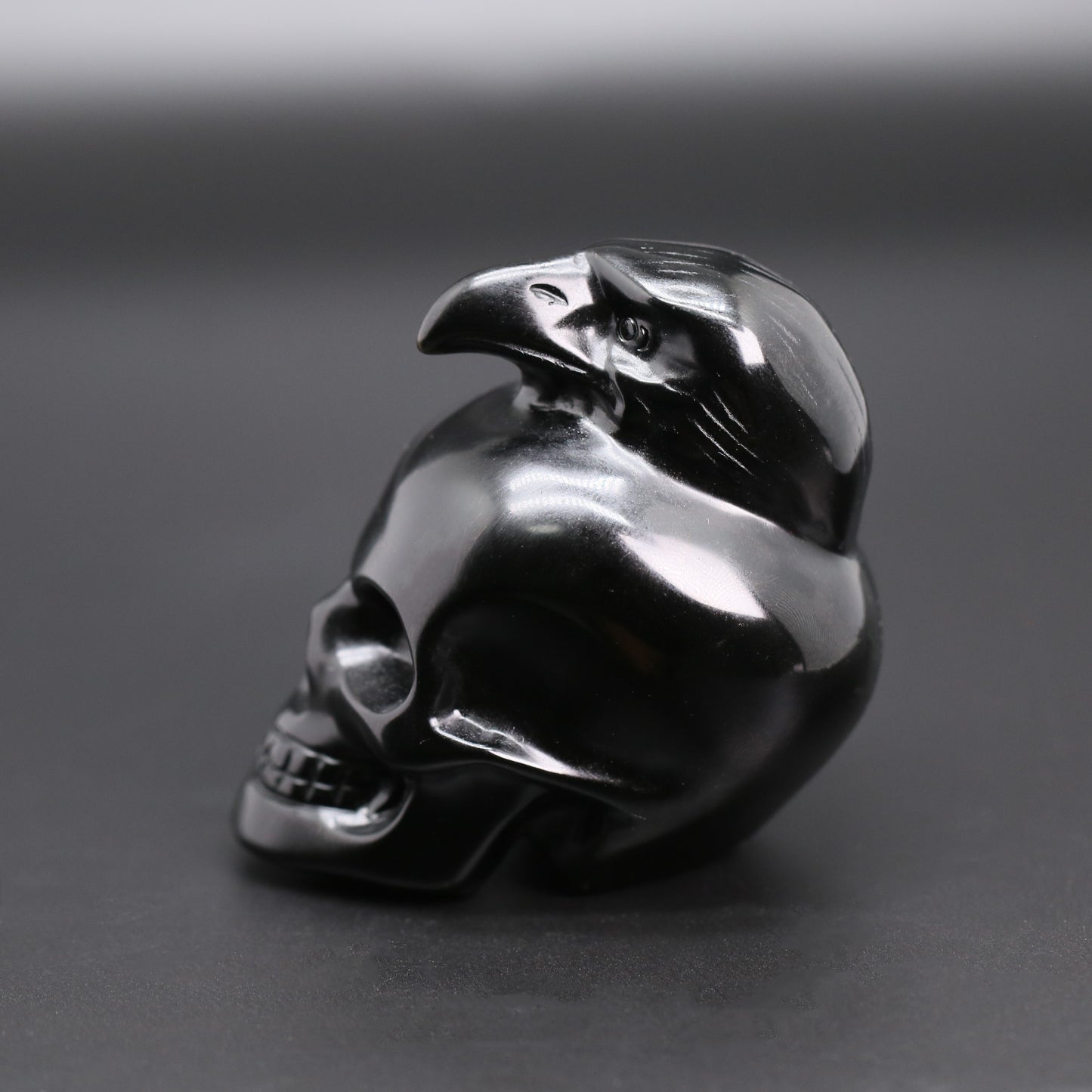 Obsidian skull with eagle