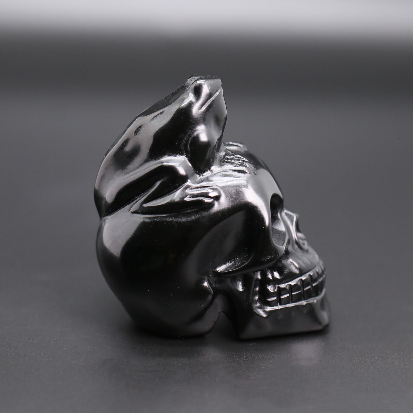 Obsidian skull with frog