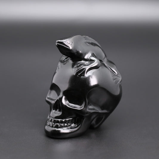 Obsidian skull with iguana