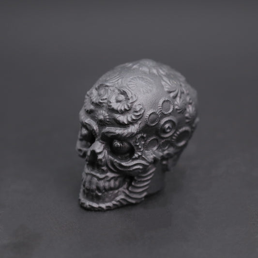 Obsidian skull with special patterns