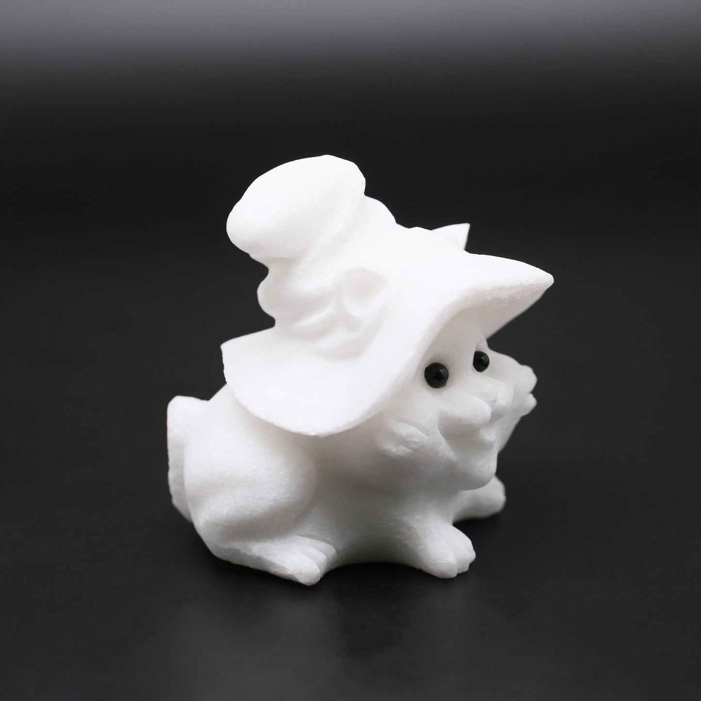 White jade cat with wizard hat